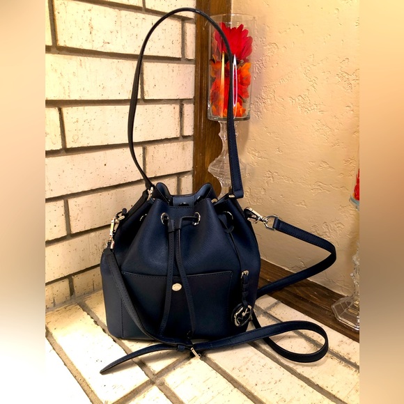 💥Moving to @the_bag_guy💥Michael Kors - Greenwich Medium Bucket Bag - Picture 7 of 16